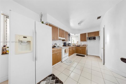 Купить коммерческую недвижимость в Майами, Флорида 495.54м2, № 2050970 - фото 29