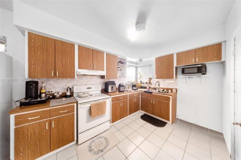 Купить коммерческую недвижимость в Майами, Флорида 495.54м2, № 2050970 - фото 17