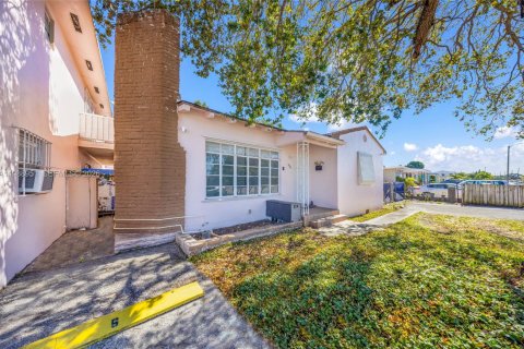 Купить коммерческую недвижимость в Майами, Флорида 495.54м2, № 2050970 - фото 3