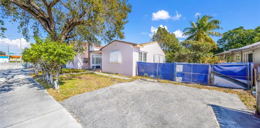 Коммерческая недвижимость в Майами, Флорида 495.54м2 № 2050970