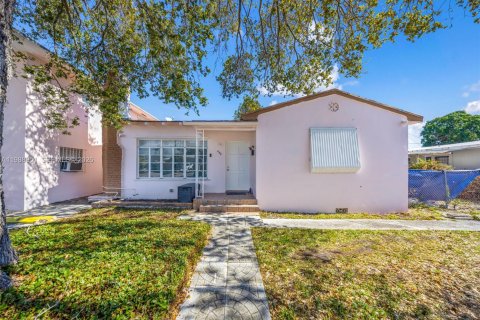 Купить коммерческую недвижимость в Майами, Флорида 495.54м2, № 2050970 - фото 2