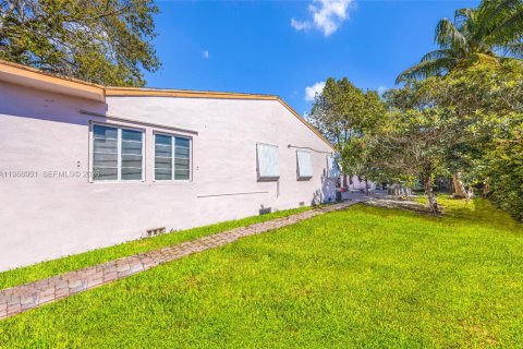 Купить коммерческую недвижимость в Майами, Флорида 495.54м2, № 2050970 - фото 4