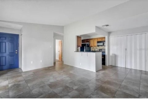 Condominio en venta en Kissimmee, Florida, 2 dormitorios, 84.54 m2 № 2211738 - foto 3