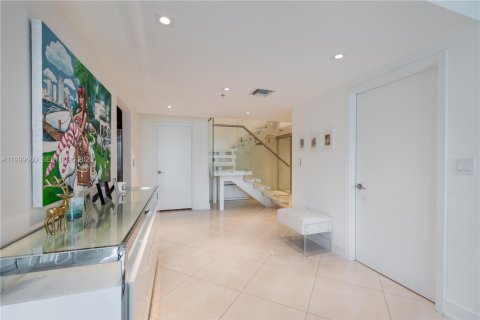 Condo in North Bay Village, Florida, 4 bedrooms  № 2067197 - photo 11
