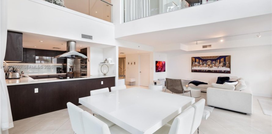 Condo in North Bay Village, Florida, 4 bedrooms  № 2067197
