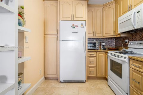 Купить кондоминиум в Халландейл-Бич, Флорида 1 спальня, 80.82м2, № 1863114 - фото 14