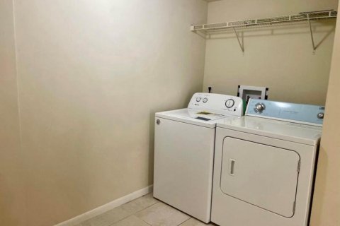 Condominio en alquiler en West Palm Beach, Florida, 2 dormitorios, 103.21 m2 № 1188553 - foto 1
