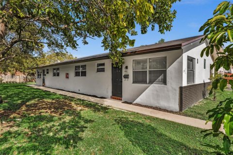 Casa en alquiler en Pompano Beach, Florida, 2 dormitorios, 175.12 m2 № 1992111 - foto 9