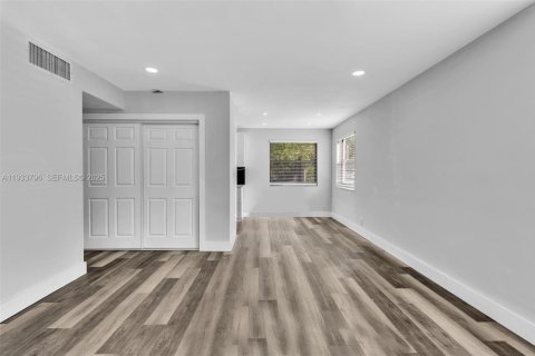 Casa en alquiler en Pompano Beach, Florida, 2 dormitorios, 175.12 m2 № 1992111 - foto 13