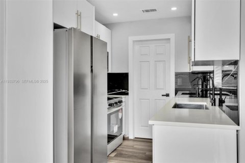 Casa en alquiler en Pompano Beach, Florida, 2 dormitorios, 175.12 m2 № 1992111 - foto 23