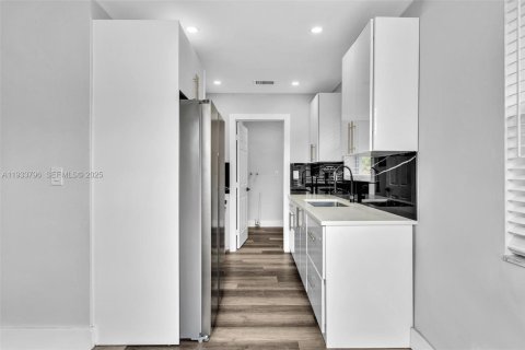 Casa en alquiler en Pompano Beach, Florida, 2 dormitorios, 175.12 m2 № 1992111 - foto 21