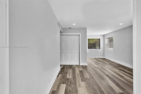 Casa en alquiler en Pompano Beach, Florida, 2 dormitorios, 175.12 m2 № 1992111 - foto 11