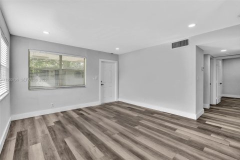 Casa en alquiler en Pompano Beach, Florida, 2 dormitorios, 175.12 m2 № 1992111 - foto 17