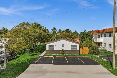 Casa en alquiler en Pompano Beach, Florida, 2 dormitorios, 175.12 m2 № 1992111 - foto 1