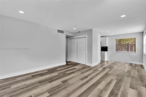 Casa en alquiler en Pompano Beach, Florida, 2 dormitorios, 175.12 m2 № 1992111 - foto 14