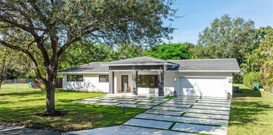 Casa en Pinecrest, Florida 3 dormitorios, 253.16 m2 № 1403054