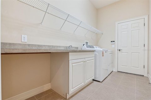 House in DeLand, Florida 3 bedrooms, 236.53 sq.m. № 2098205 - photo 28