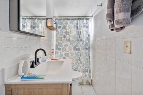 Casa en venta en Hialeah, Florida, 4 dormitorios, 113.71 m2 № 2031141 - foto 8