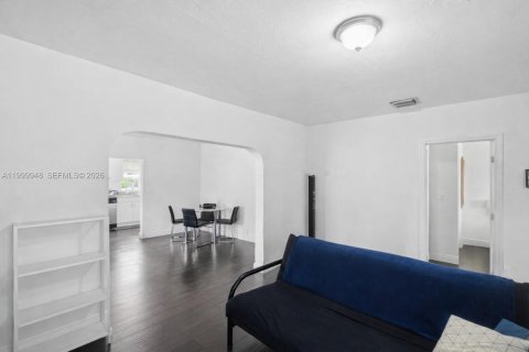 Купить виллу или дом в Майами, Флорида 2 спальни, 120.96м2, № 2067122 - фото 5