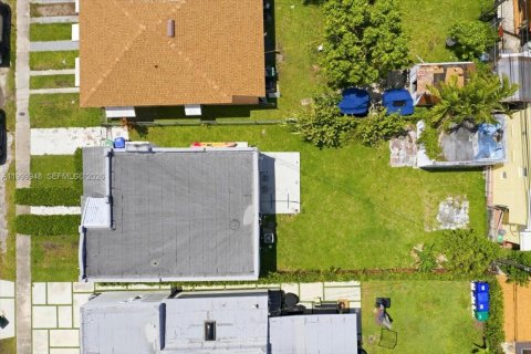 Купить виллу или дом в Майами, Флорида 2 спальни, 120.96м2, № 2067122 - фото 25