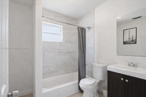 Купить виллу или дом в Майами, Флорида 2 спальни, 120.96м2, № 2067122 - фото 16