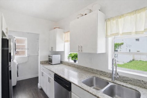 Купить виллу или дом в Майами, Флорида 2 спальни, 120.96м2, № 2067122 - фото 11