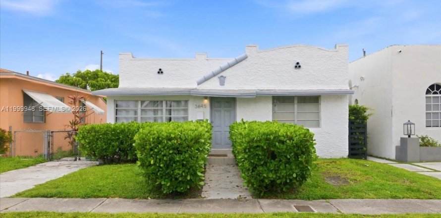 Дом в Майами, Флорида 2 спальни, 120.96м2 № 2067122