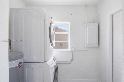 Купить виллу или дом в Майами, Флорида 2 спальни, 120.96м2, № 2067122 - фото 17