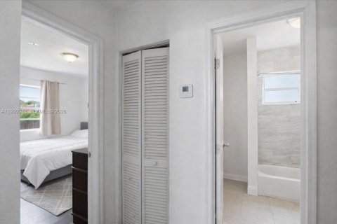 Купить виллу или дом в Майами, Флорида 2 спальни, 120.96м2, № 2067122 - фото 14