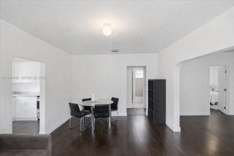 Купить виллу или дом в Майами, Флорида 2 спальни, 120.96м2, № 2067122 - фото 9