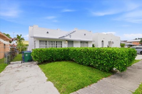 Купить виллу или дом в Майами, Флорида 2 спальни, 120.96м2, № 2067122 - фото 3