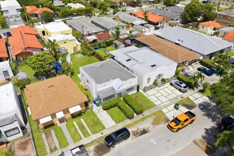 Купить виллу или дом в Майами, Флорида 2 спальни, 120.96м2, № 2067122 - фото 26