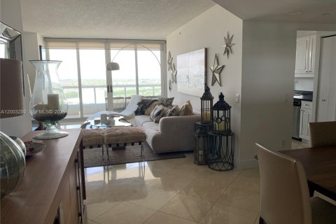 Condo in Aventura, Florida, 2 bedrooms  № 2066723 - photo 1