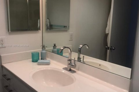 Condo in Aventura, Florida, 2 bedrooms  № 2066723 - photo 13