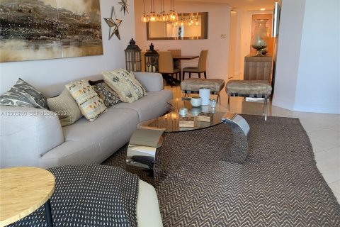 Condo in Aventura, Florida, 2 bedrooms  № 2066723 - photo 2