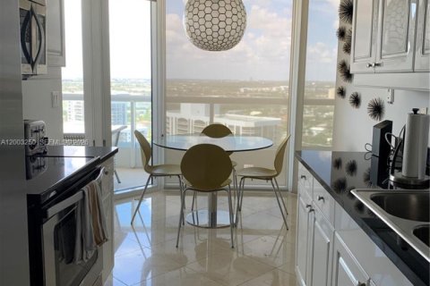 Condo in Aventura, Florida, 2 bedrooms  № 2066723 - photo 4