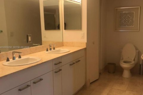 Condo in Aventura, Florida, 2 bedrooms  № 2066723 - photo 11