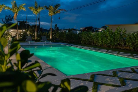 House in West Palm Beach, Florida 4 bedrooms, 125.6 sq.m. № 1178219 - photo 1