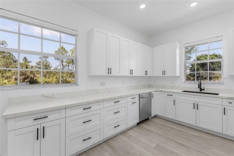 House in Lehigh Acres, Florida 4 bedrooms, 223.89 sq.m. № 1644374 - photo 15
