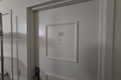 Снять в аренду кондоминиум в Форт-Лодердейл, Флорида 1 спальня, 93.37м2, № 1965770 - фото 6