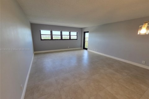 Снять в аренду кондоминиум в Форт-Лодердейл, Флорида 1 спальня, 93.37м2, № 1965770 - фото 2