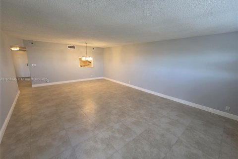 Снять в аренду кондоминиум в Форт-Лодердейл, Флорида 1 спальня, 93.37м2, № 1965770 - фото 8