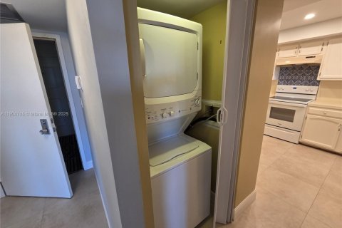 Снять в аренду кондоминиум в Форт-Лодердейл, Флорида 1 спальня, 93.37м2, № 1965770 - фото 10