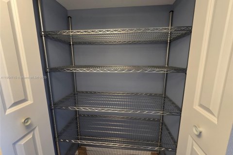 Снять в аренду кондоминиум в Форт-Лодердейл, Флорида 1 спальня, 93.37м2, № 1965770 - фото 21