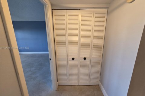 Снять в аренду кондоминиум в Форт-Лодердейл, Флорида 1 спальня, 93.37м2, № 1965770 - фото 13