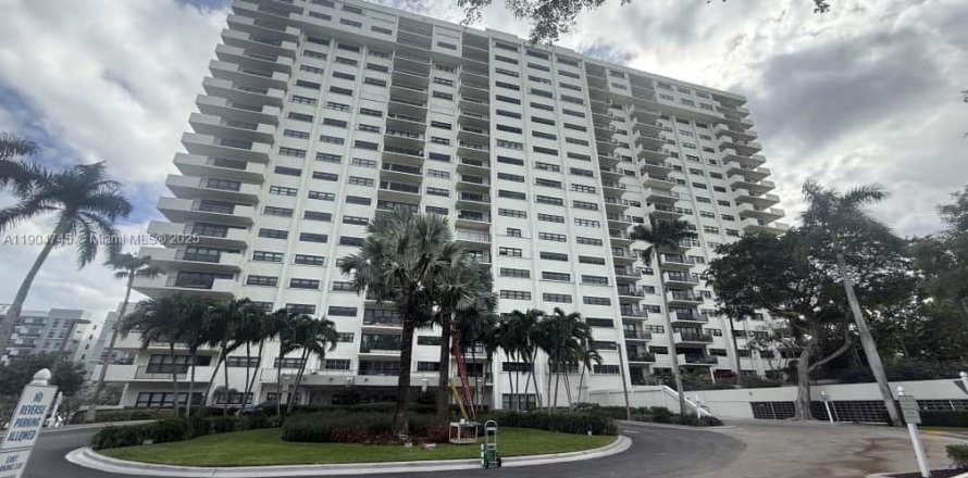 Кондоминиум с 1 спальней в Форт-Лодердейл, Флорида № 1965770