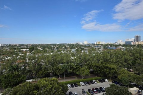 Снять в аренду кондоминиум в Форт-Лодердейл, Флорида 1 спальня, 93.37м2, № 1965770 - фото 25