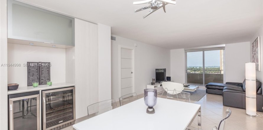 Кондоминиум с 2 спальнями в Майами-Бич, Флорида № 2002510