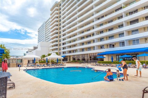 Купить кондоминиум в Майами-Бич, Флорида 2 спальни, 97.36м2, № 2002510 - фото 19