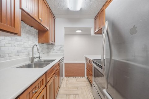 Condo in Tampa, Florida, 2 bedrooms  № 1783202 - photo 10